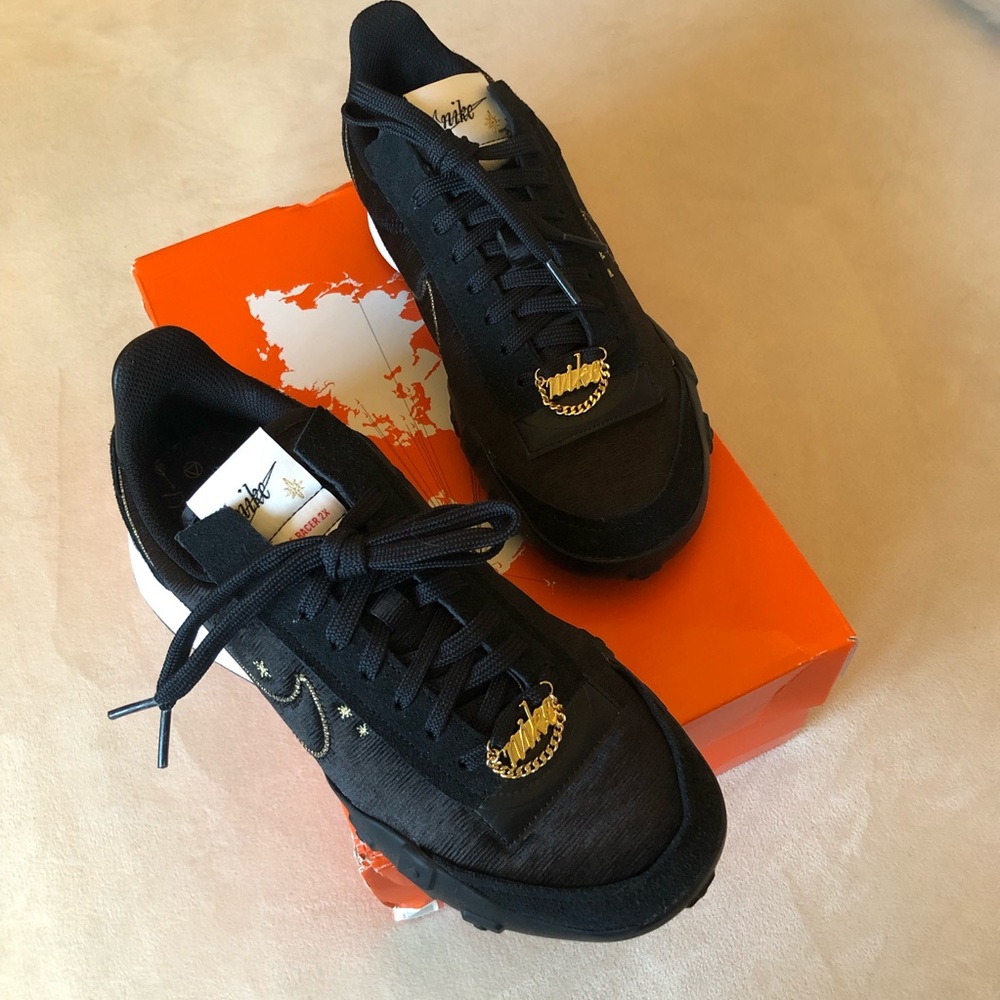 NIKE Waffle Racer 2X BLACK/METALLIC GOLD sz 8.5 NWT! In box! Only used twice